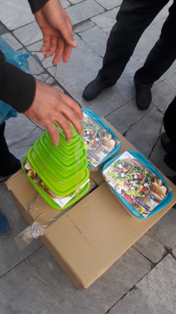 دست فروش ها - بساط دست فروشی - فرهنگ بازار - بازار محلی در ایران